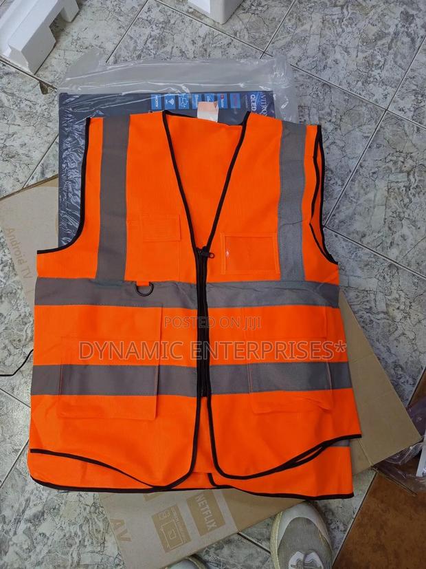 High-visibility Multi-pocket Reflective Safety Vest - main view