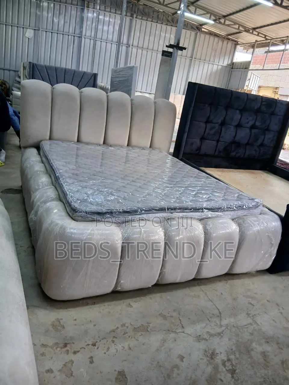 Naturistic 5 by 6 Classy Bed