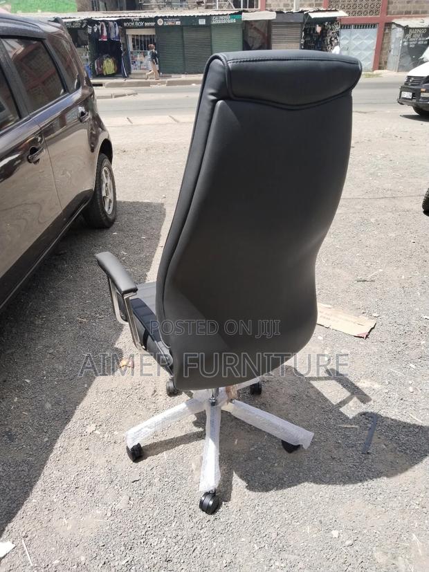 High Back Executive Office Chair - thumbnail 2