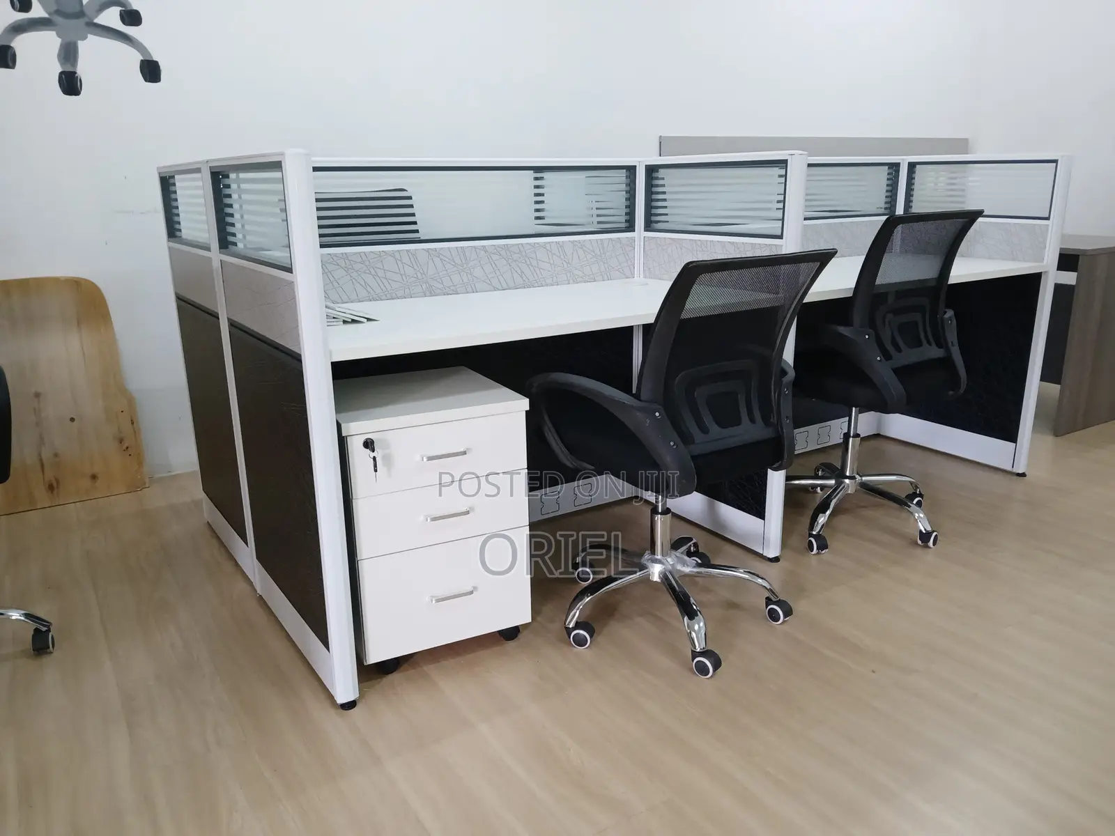 Office Workstation : Modern 4-Way Office Workstation