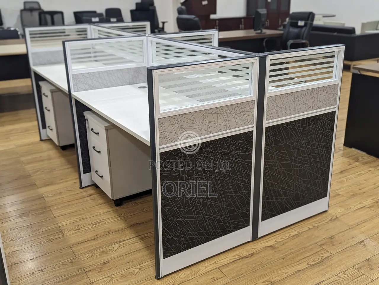 Office Workstation : Modern 4-Way Office Workstation