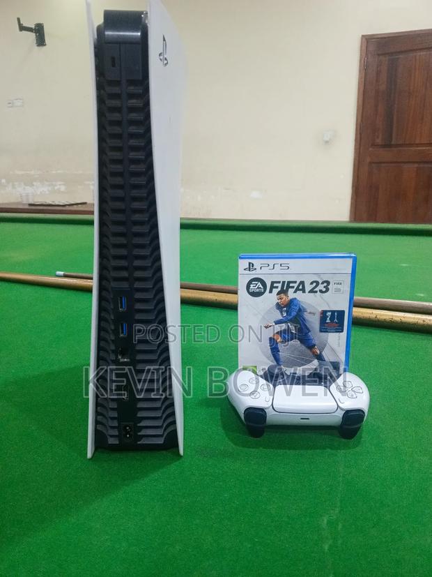 Ps5 Standard Home Used in Mint Condition - main view