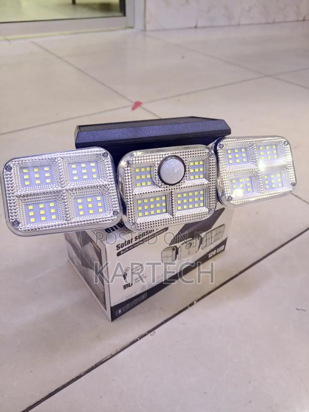 Solar Motion Sensor 3 Head Security Light - main view