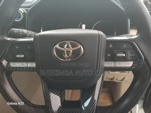 Toyota Land Cruiser LC300 2023 White