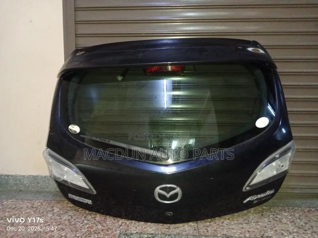 Mazda Axella Tailgate / Boot