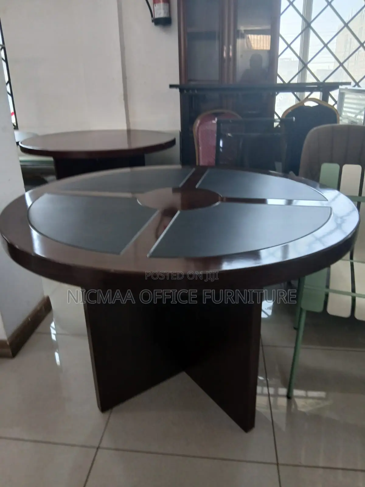 Classic Mahogany-Toned Finish Meeting Table