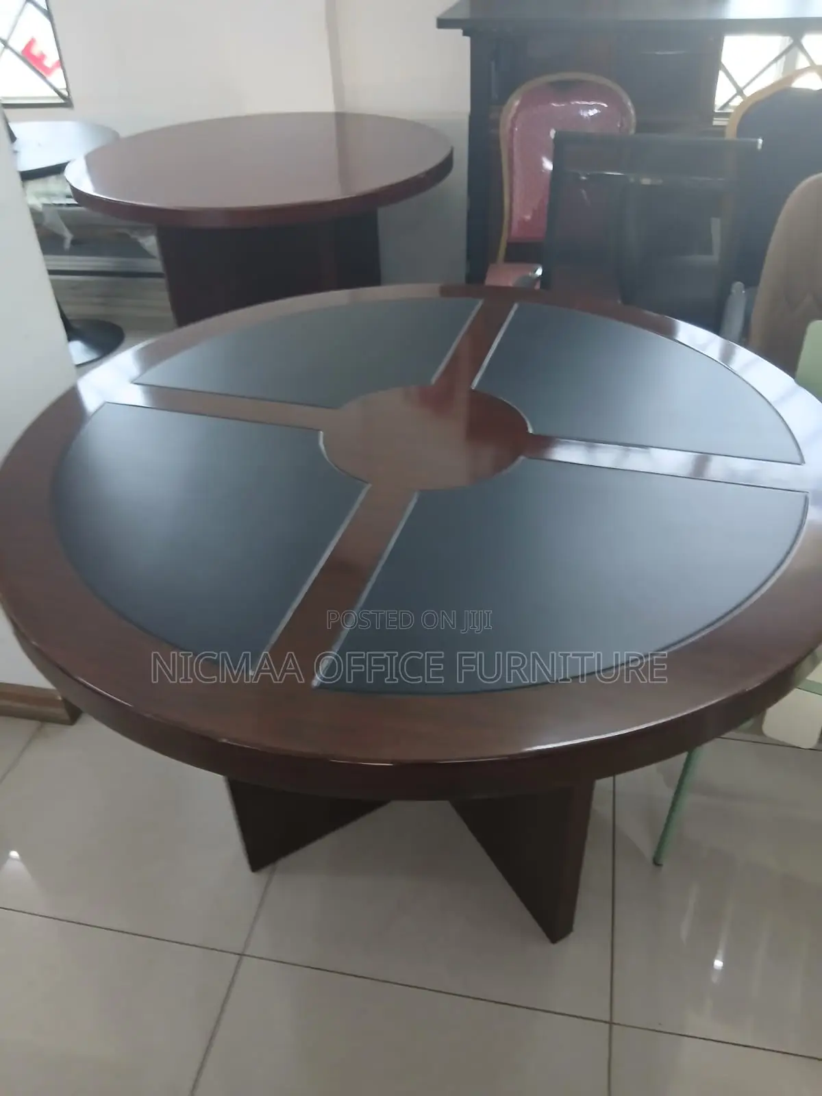 Classic Mahogany-Toned Finish Meeting Table