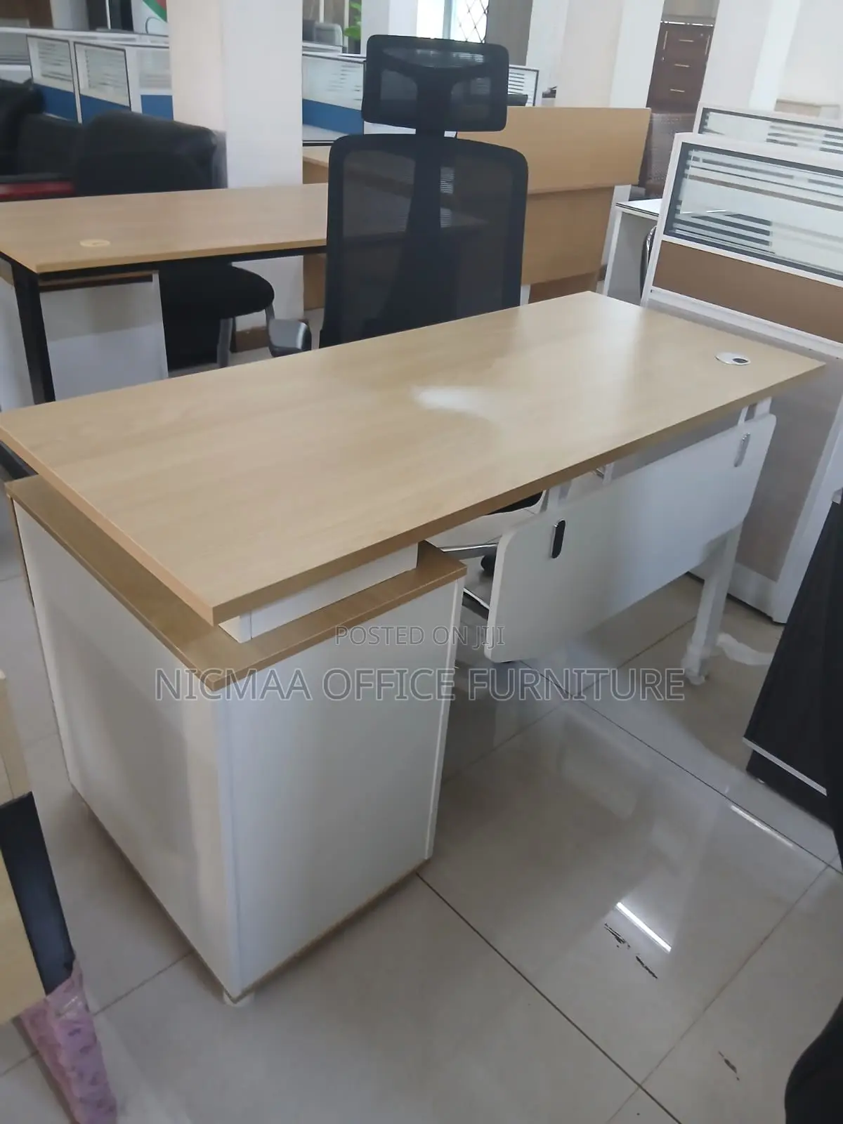 1.4m Light Oak Arctic White Desk