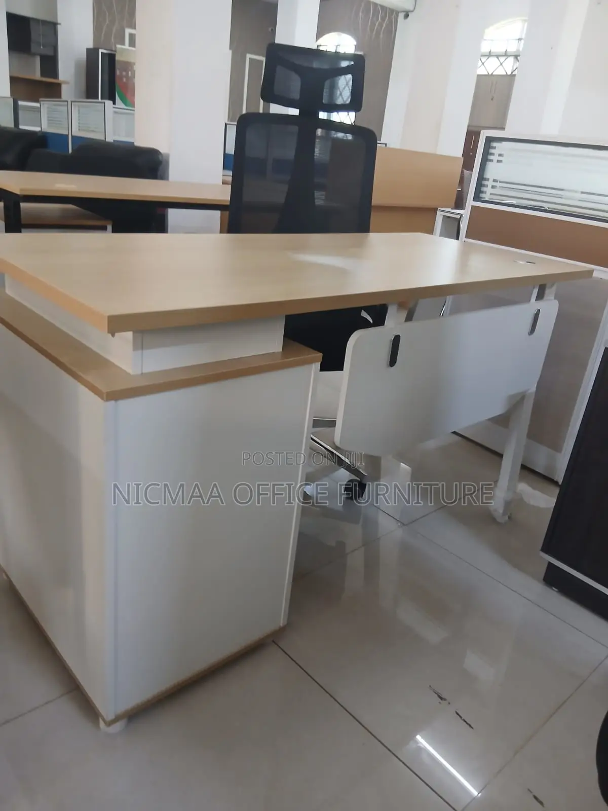 1.4m Light Oak Arctic White Desk