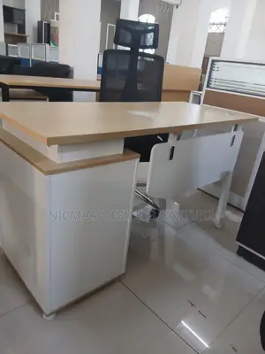 1.4m Light Oak Arctic White Desk