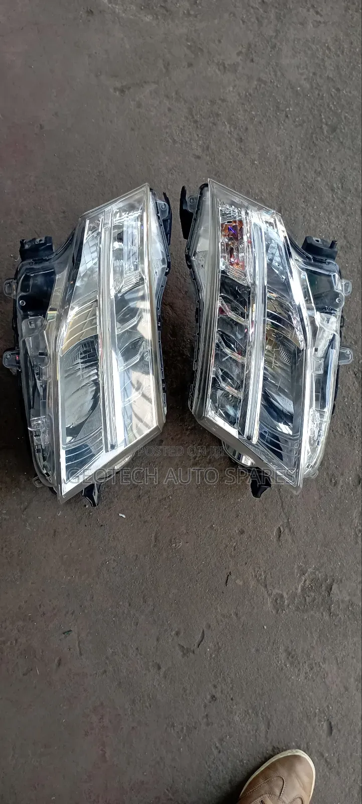 Toyota Roomy Xenon Headlight