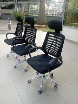 Ergonomic Mesh Office Chair With Headrest and Adjustable Height