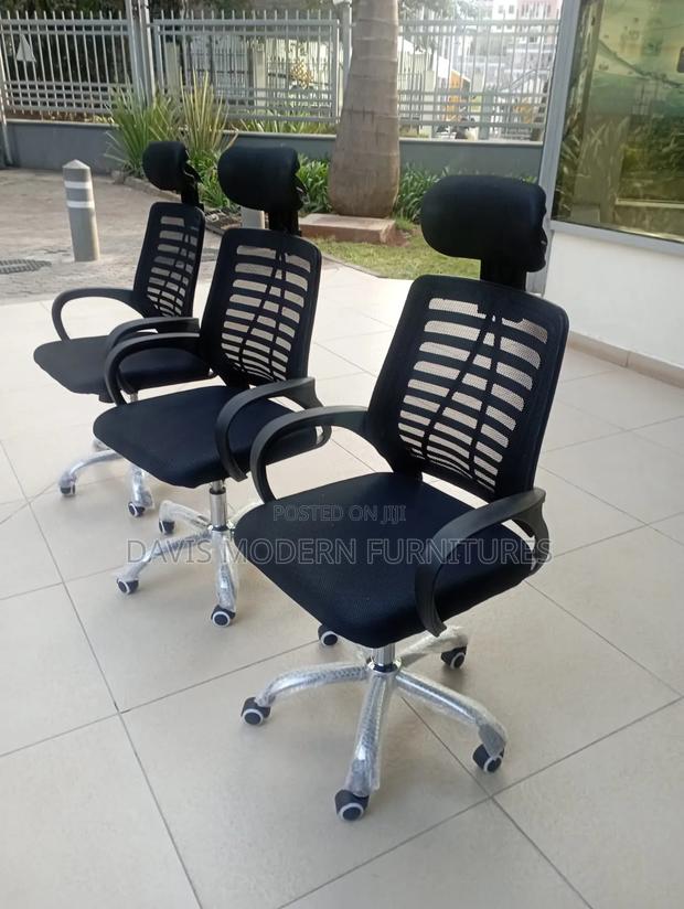 Ergonomic Mesh Office Chair With Headrest and Adjustable Height - thumbnail 2