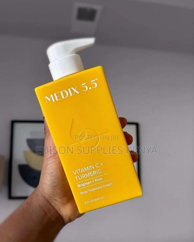 Medix 5.5 Tumeric and Vitamin C Lotion Skin Glowing Anti Aging Lotion