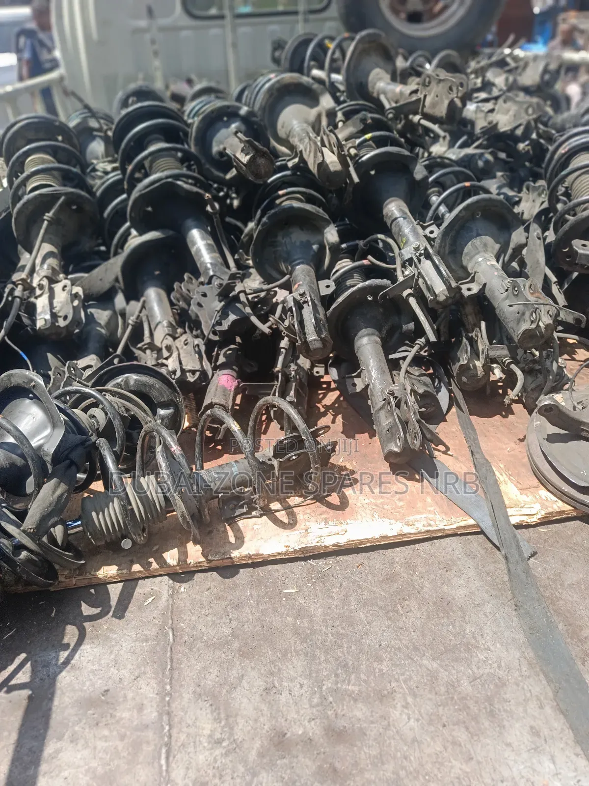 Shocks Complete Outlander, Galant Frontis,Airtrek, Rvr.