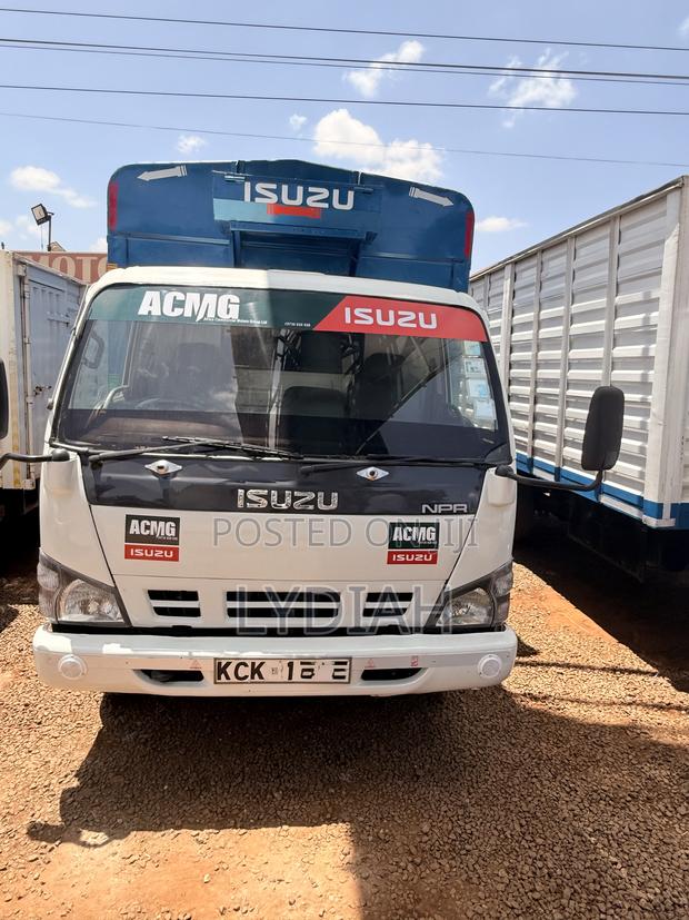 Isuzu NPR 2016 - main view