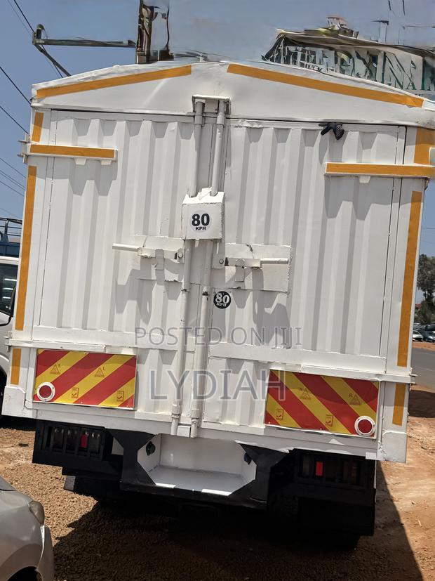 Isuzu NPR 2020 - thumbnail 4