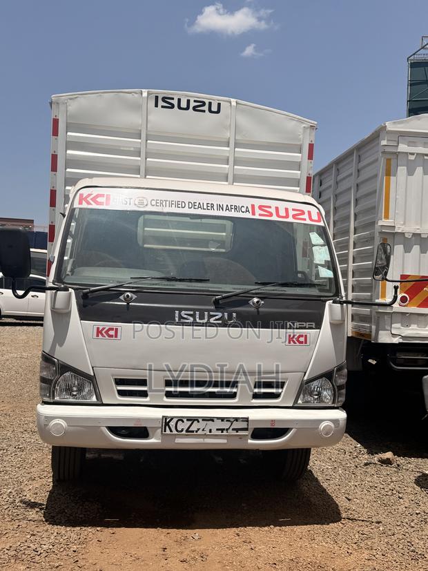 Isuzu NPR 2020 - main view