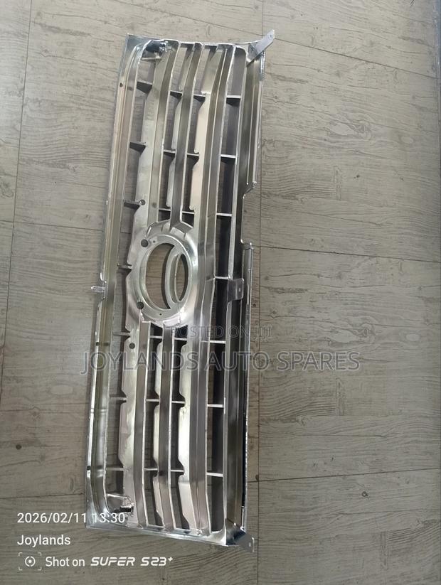 Landcruiser Lc100 Series Grille(Chrome) - thumbnail 2