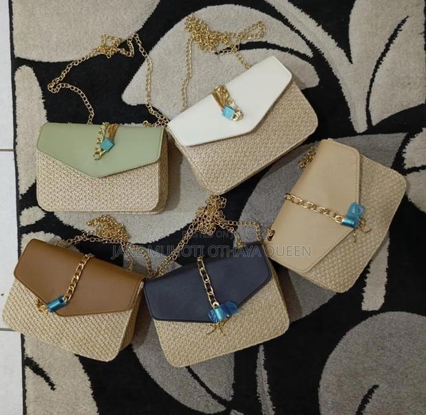 Chained Classy Woven Shoulder Bag - thumbnail 2