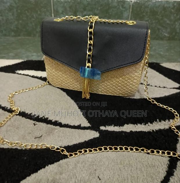 Chained Classy Woven Shoulder Bag - thumbnail 3