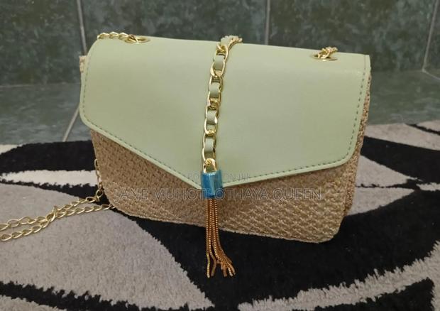 Chained Classy Woven Shoulder Bag - thumbnail 4
