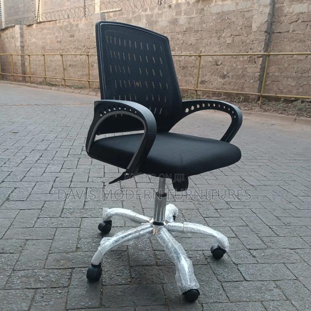 Ergonomic Mesh Office Chair With Armrests Swivel Wheels - main view
