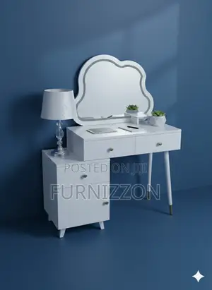 Quality Bedroom Dressing Table With Mirror and Drawers