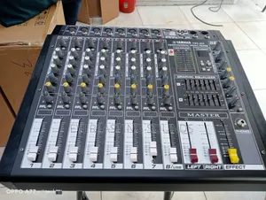 Yamaha PMX-808 Professional Audio Mixer.