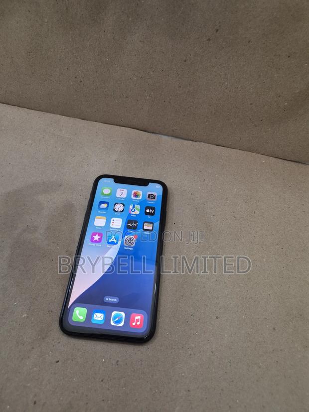 Apple XR 64 GB Black - main view