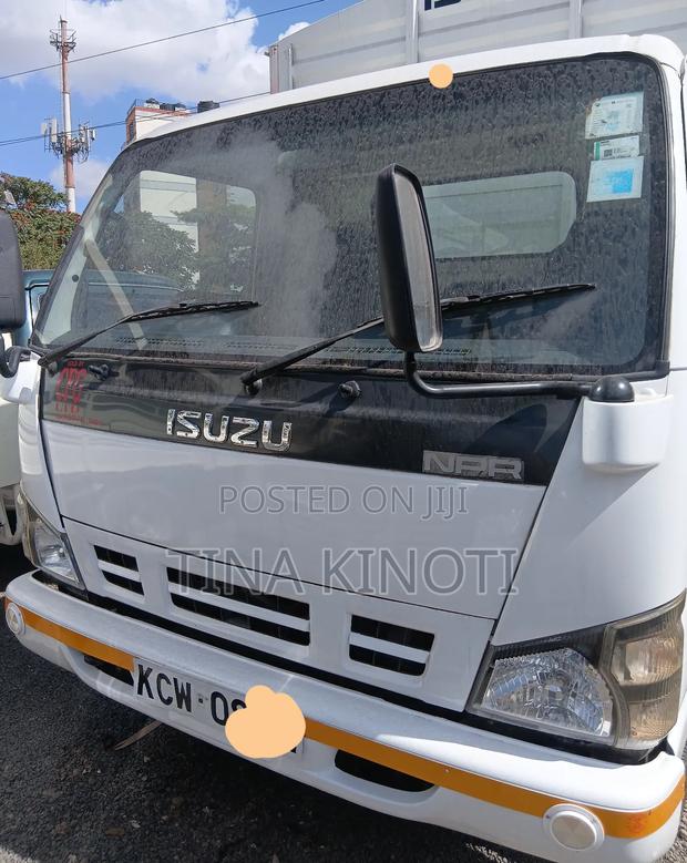 Isuzu NPR Lorry - thumbnail 4