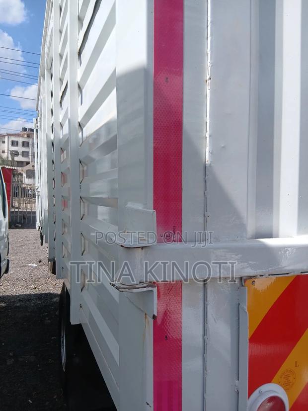 Isuzu NPR Lorry - thumbnail 7