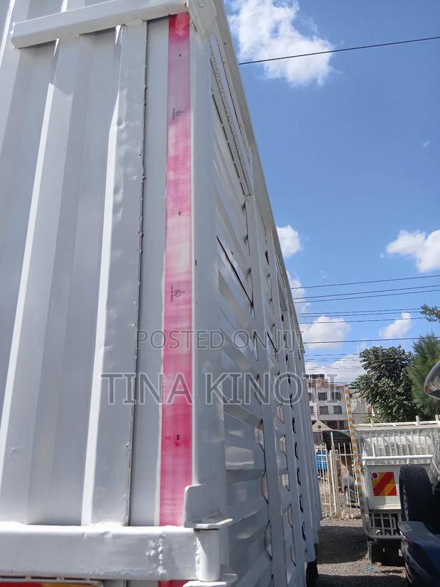 Isuzu NPR Lorry - thumbnail 8