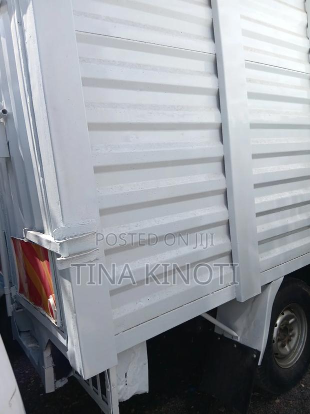 Isuzu NPR Lorry - thumbnail 9