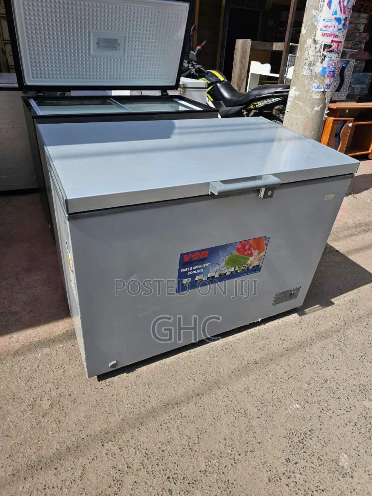 Von Chest Freezer (Used)