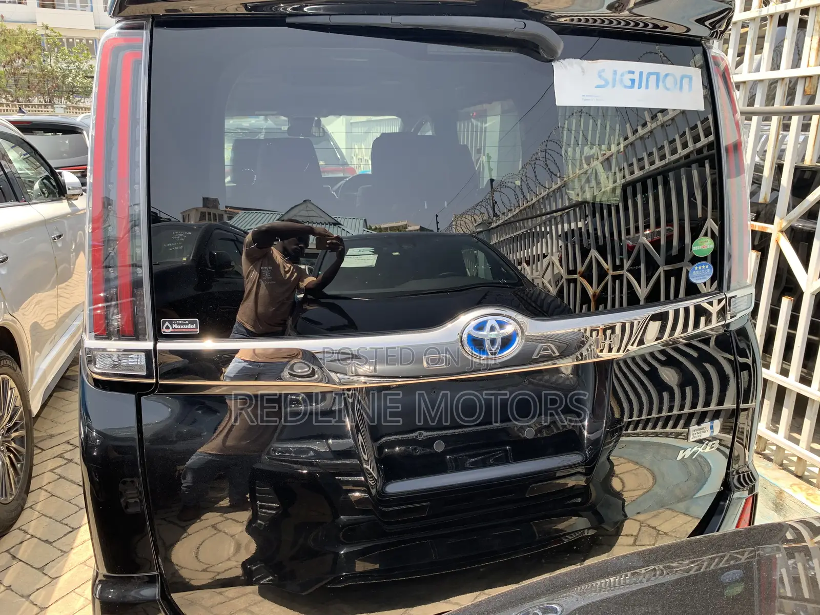 Toyota Noah 1.8 FWD Hybrid (7 seater) 2018 Black