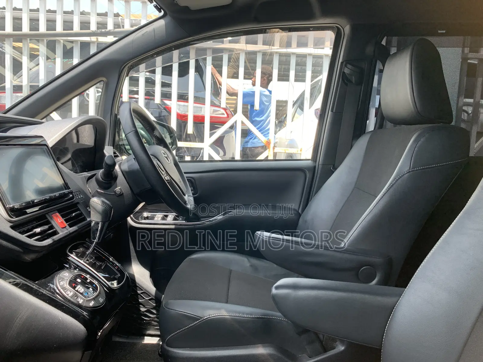 Toyota Noah 2.0 AWD (6 Seater) 2018 Black