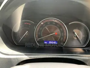 Toyota Esquire 2.0 AWD (7 seater) 2018 White