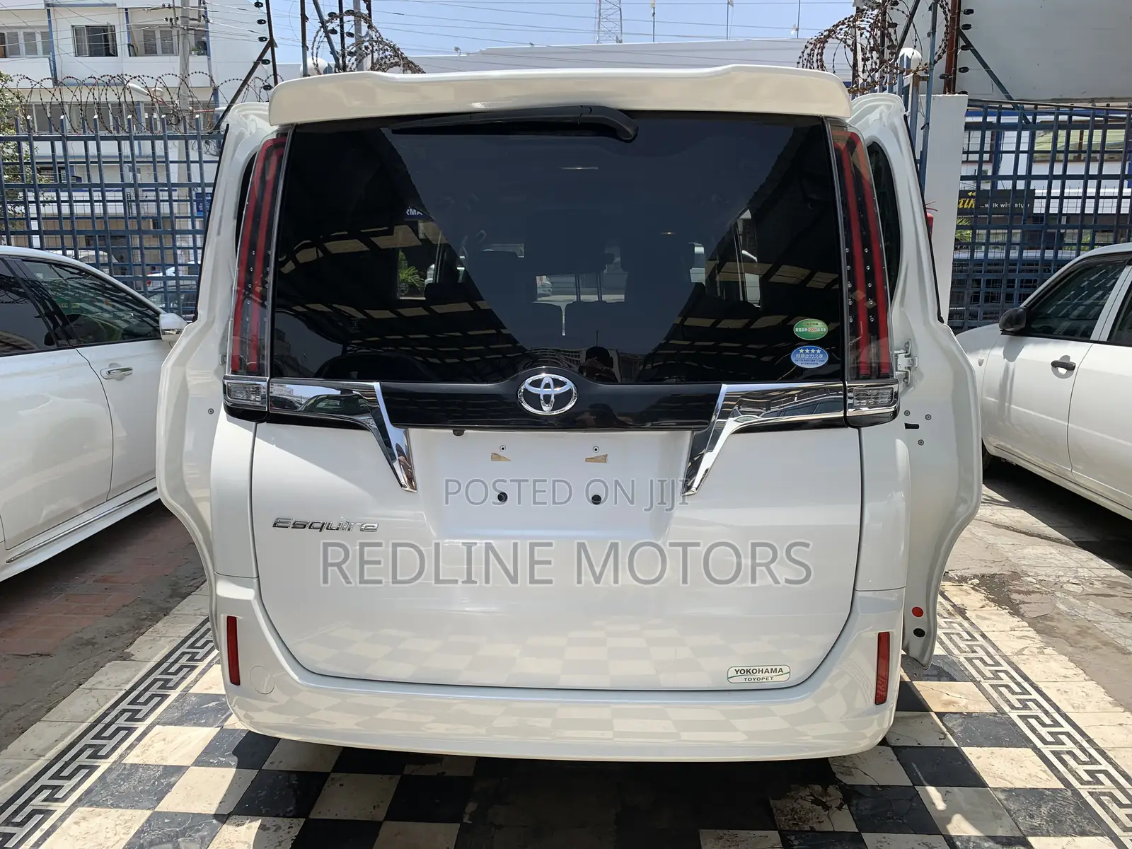 Toyota Esquire 2.0 AWD (7 seater) 2018 White