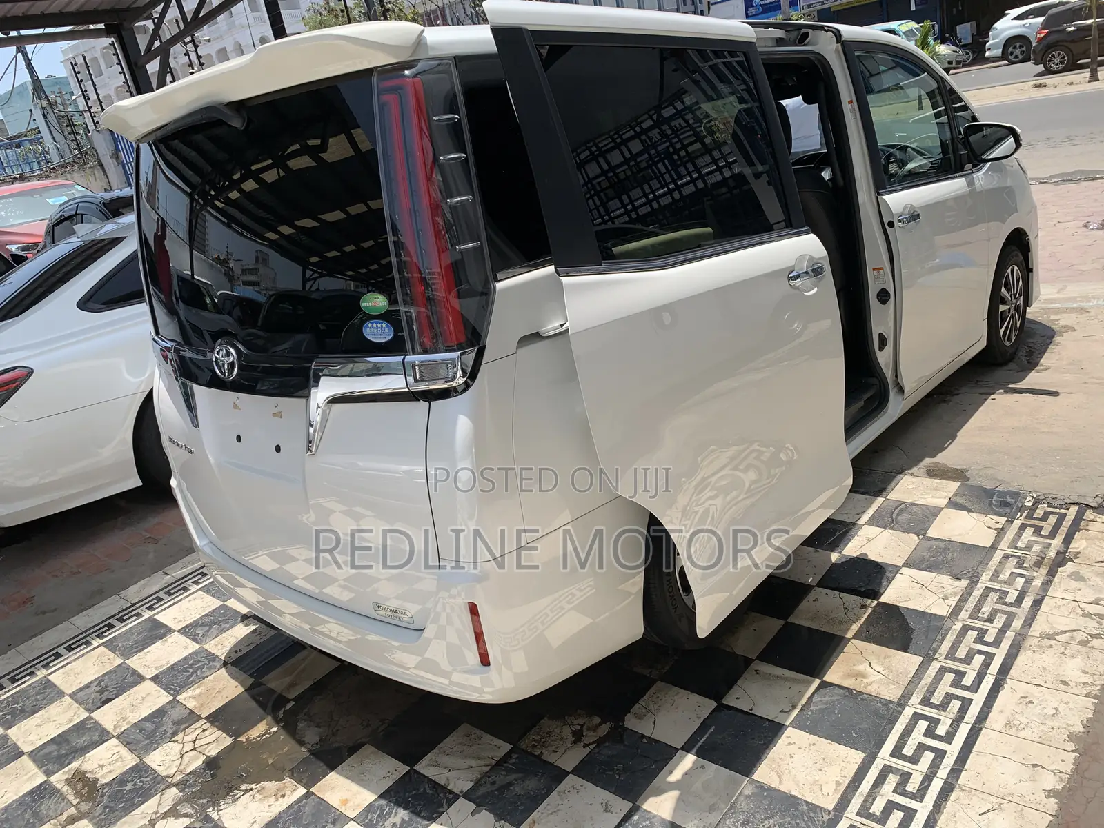 Toyota Esquire 2.0 AWD (7 seater) 2018 White