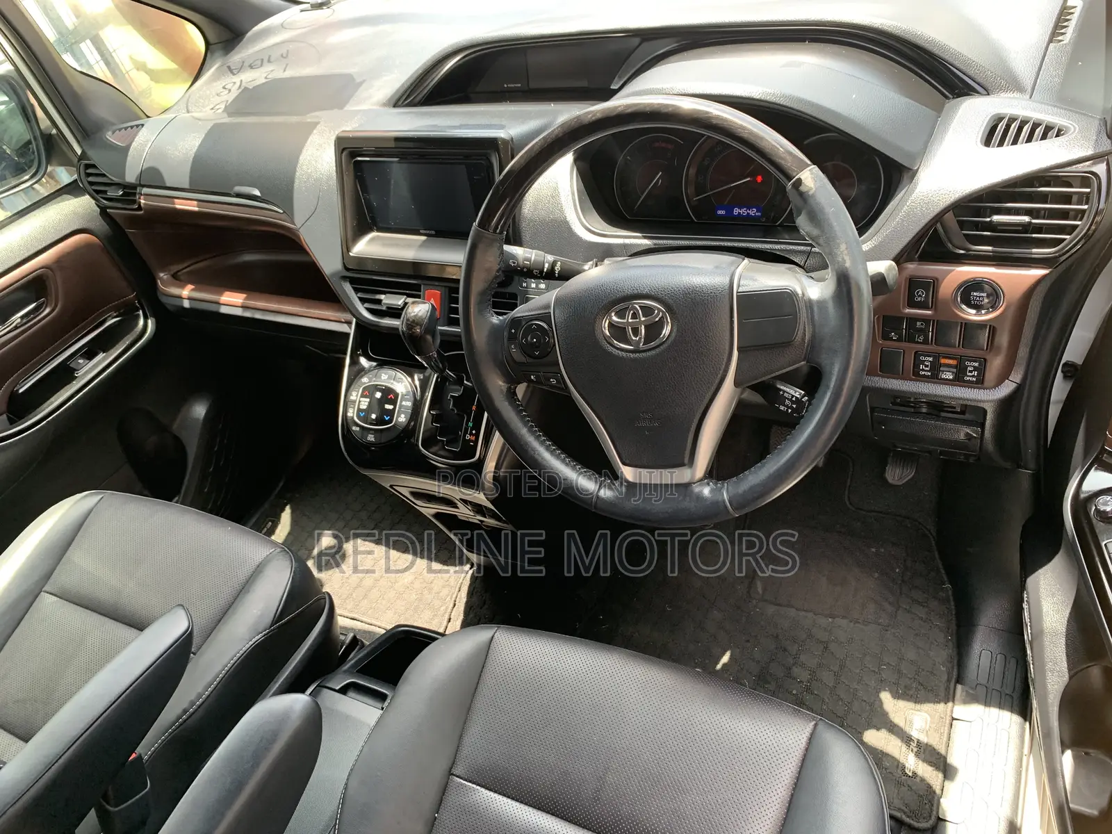 Toyota Esquire 2.0 AWD (7 seater) 2018 White