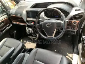 Toyota Esquire 2.0 AWD (7 seater) 2018 White