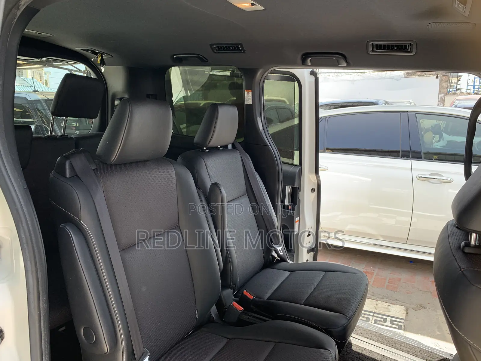 Toyota Esquire 2.0 AWD (7 seater) 2018 White