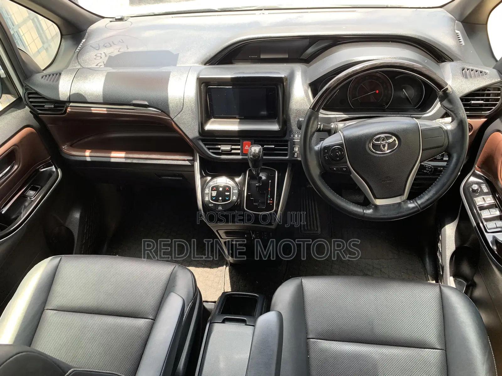 Toyota Esquire 2.0 AWD (7 seater) 2018 White