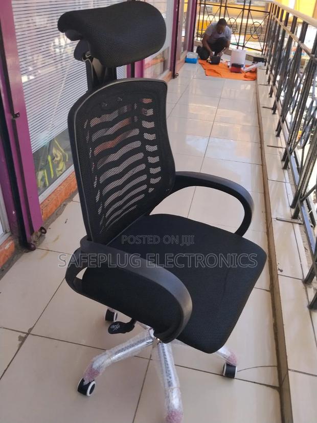 Office Chair With Headrest - Adjustable Lumbar Support - main view