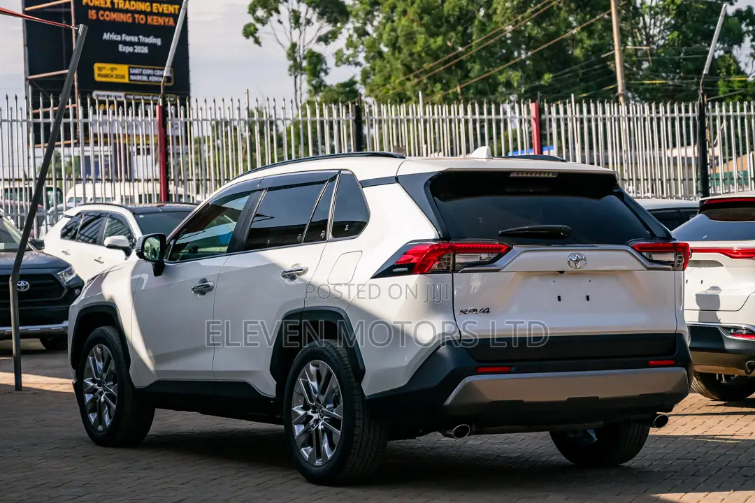 Toyota RAV4 2021 White