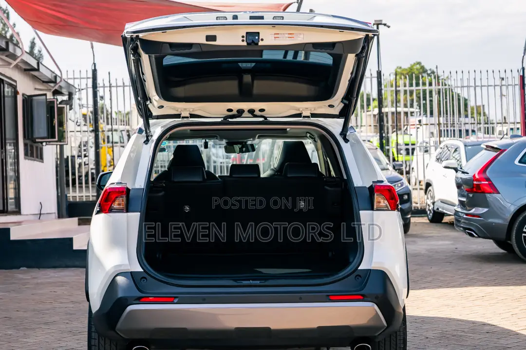 Toyota RAV4 2021 White