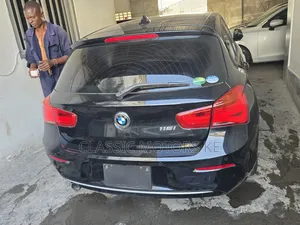 BMW 118i 2019 Black
