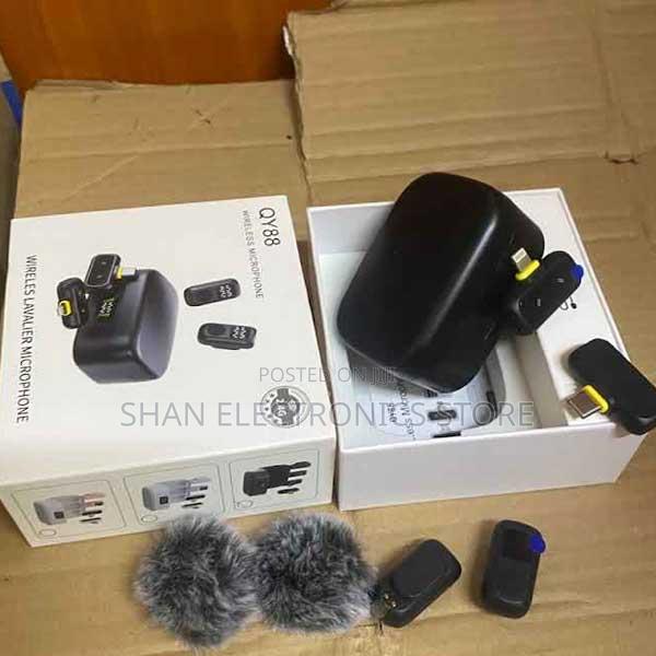 Clip-on Design Plug and Play Wireless Dual Receiver Microphone Qy88