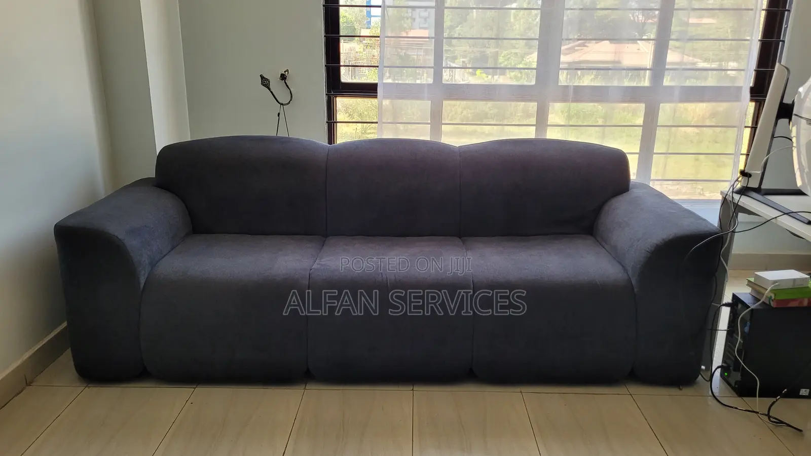 Contemporary 3-Seater Couch